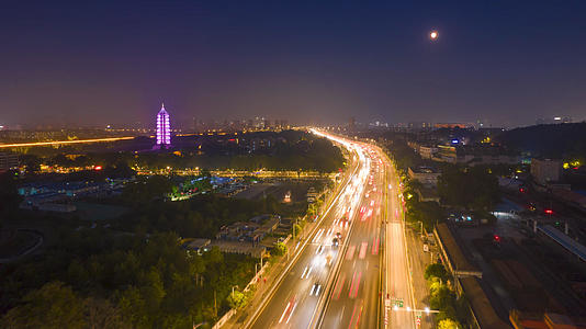 8k延时航拍南京应天大街高架夜景车流视频的预览图