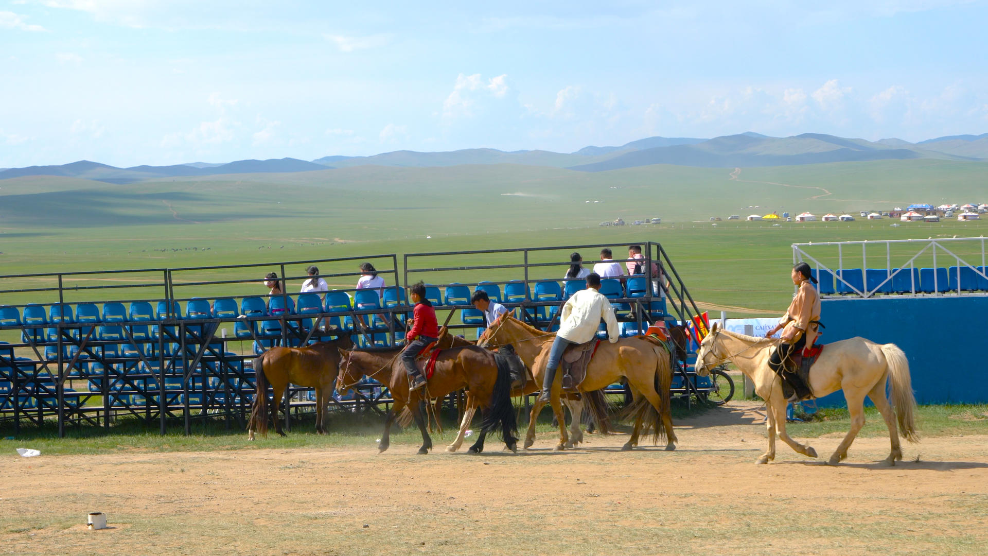蒙古牧民骑马少年合集4K视频的预览图