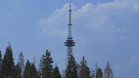 航拍城市5G信号铁塔无线信号塔科技数码互联网4k素材视频的预览图