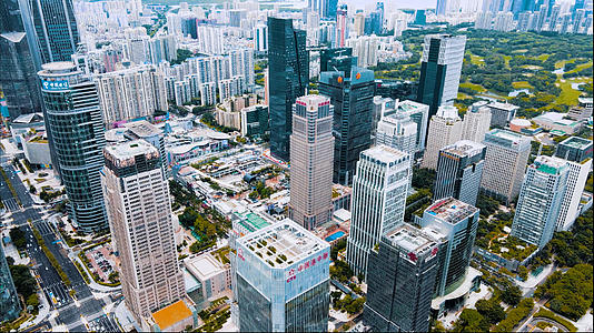 4k高清航拍深圳时代金融中心建筑群CBD城市交通视频的预览图