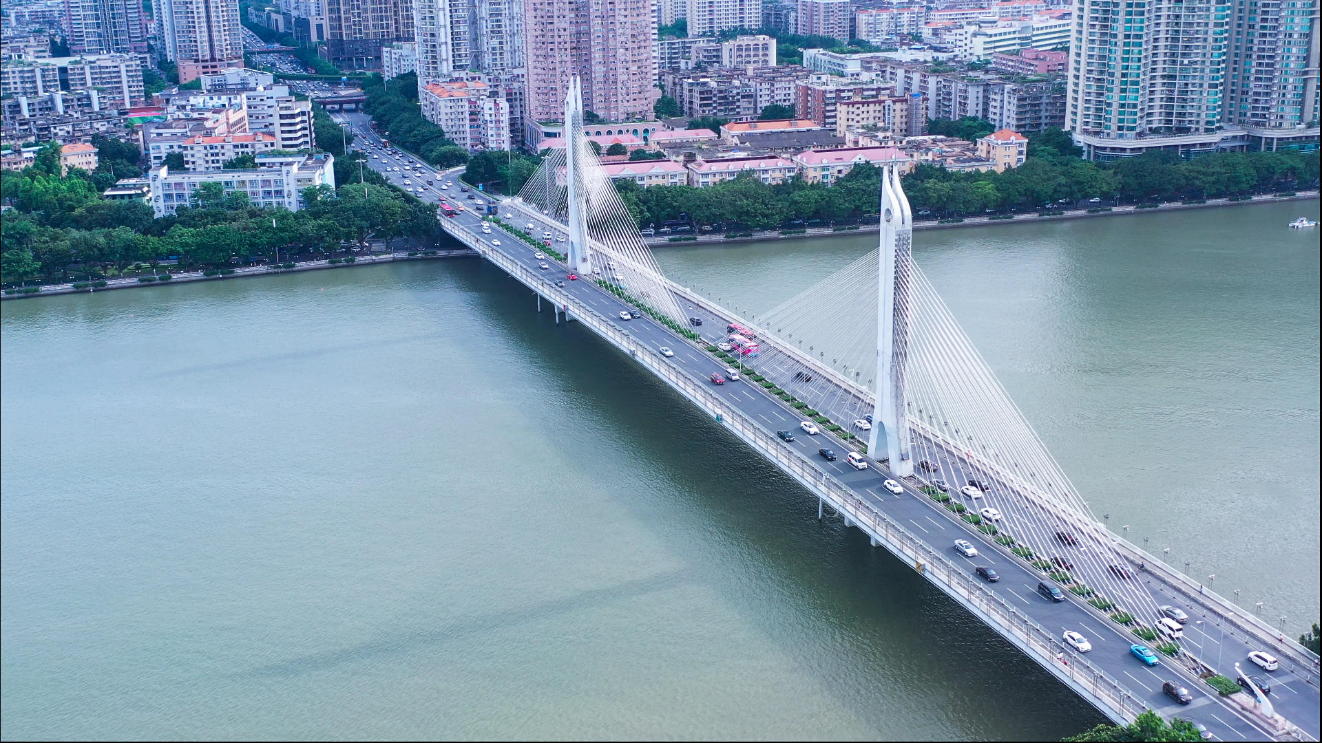 4k高清航拍广州海印大桥城市交通视频的预览图