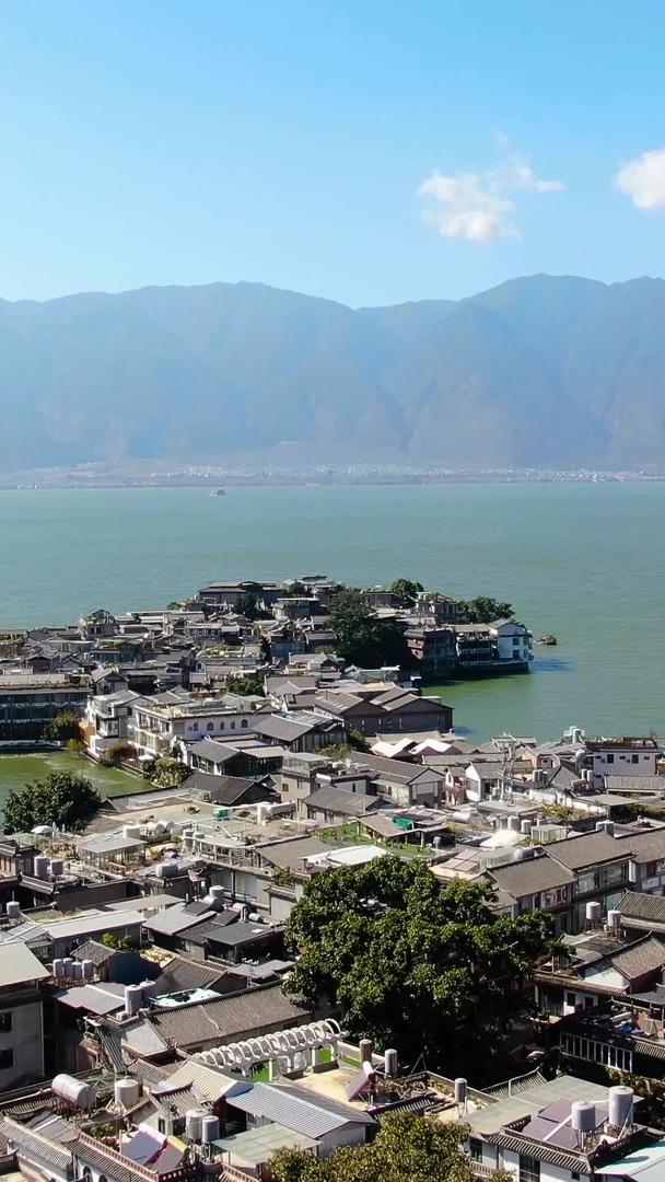 大理洱海两廊古镇航拍视频视频的预览图