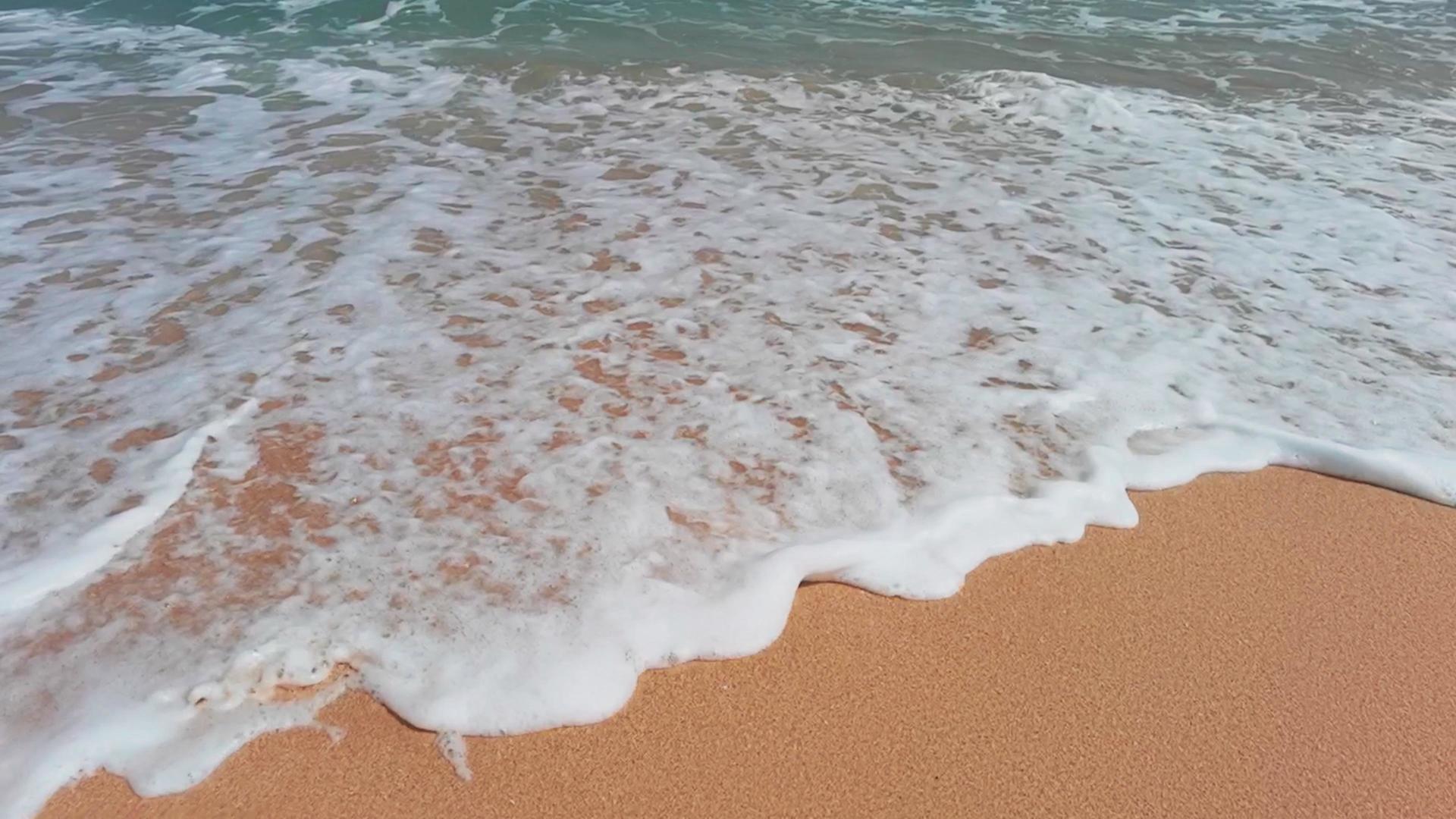 4K沙滩海浪升格慢动作视频素材视频的预览图