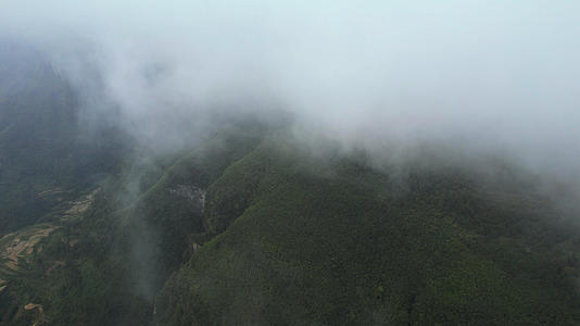 航拍湖南湘西5A级景区德夯大峡谷云雾天气自然风光4k素材视频的预览图