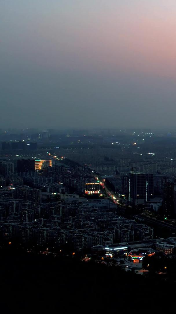 南京长江大桥航拍延时摄影车流江北新区夜景视频的预览图