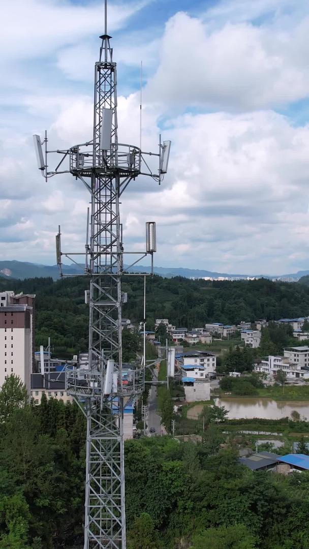 航拍城市郊外蓝天白云天空无线信号5g信号接收器信号塔技术数码材料视频的预览图