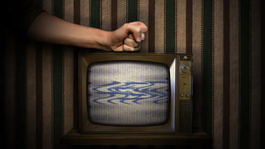 怀旧复古电视机雪花LOGO展示视频的预览图