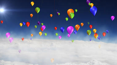 天空云层彩色气球节日生日开场片头视频的预览图