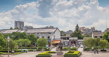 4k延时钦州永福广场的古韵视频的预览图