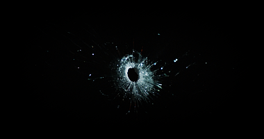 玻璃弹孔破裂影视后期效果展示视频的预览图