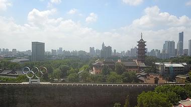南京鸡鸣寺城墙城市航拍视频的预览图