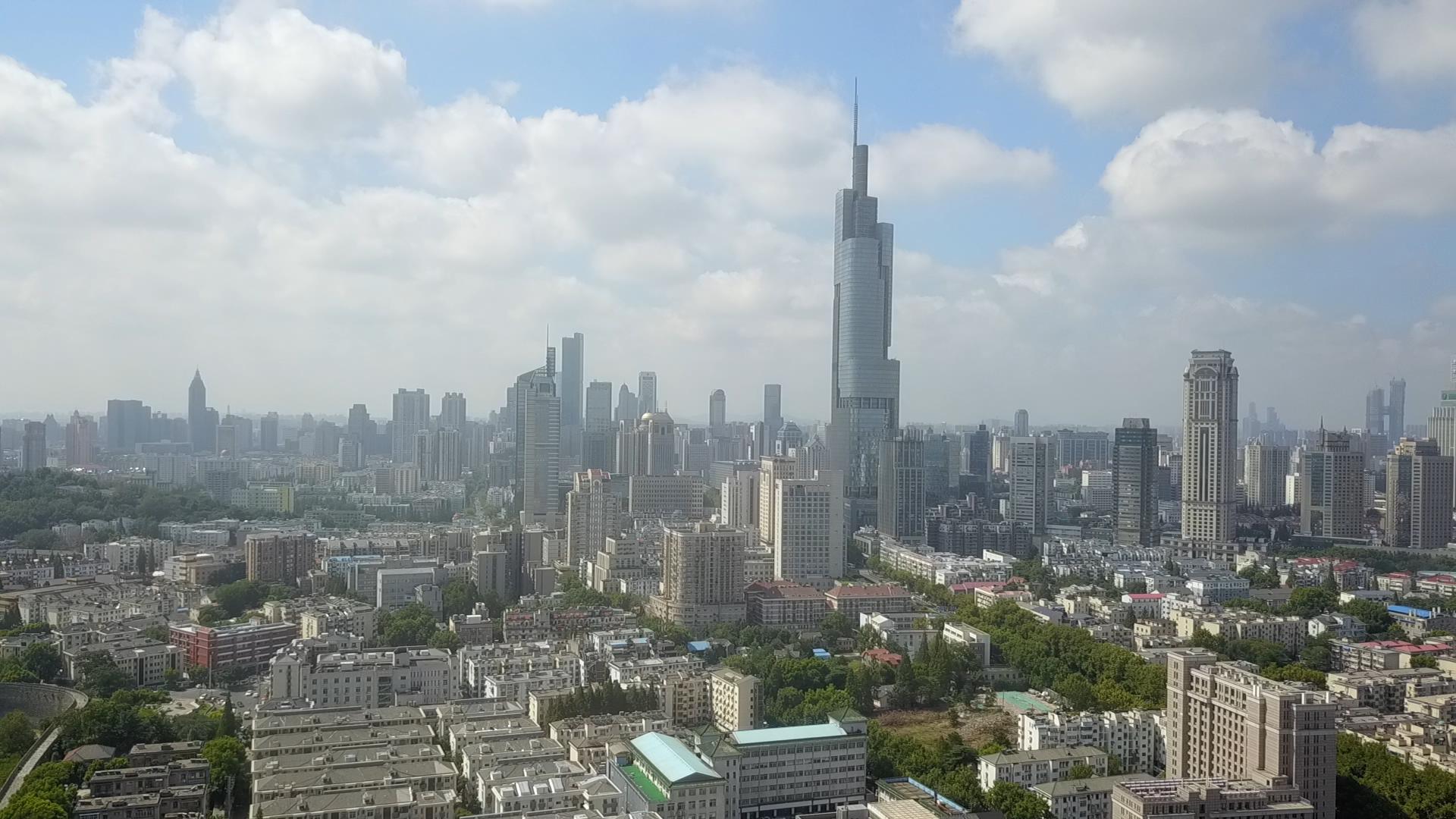 南京城市紫峰大厦鼓楼航拍视频的预览图