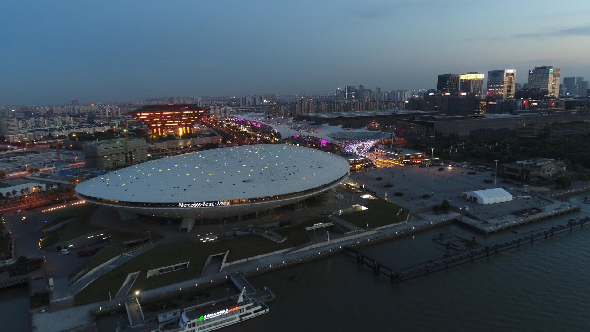 4K航拍上海世博园奔驰中心视频的预览图