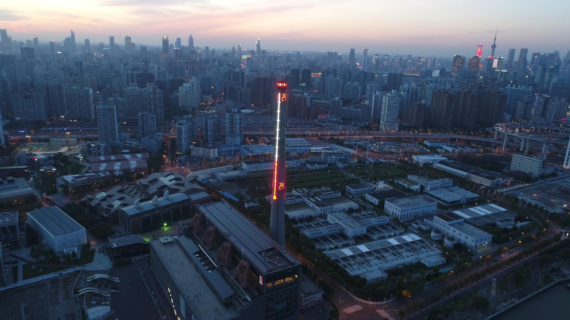 4K航拍上海当代艺术博物馆视频的预览图