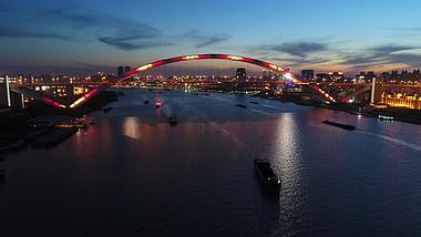 4K航拍上海黄浦江夜景视频的预览图