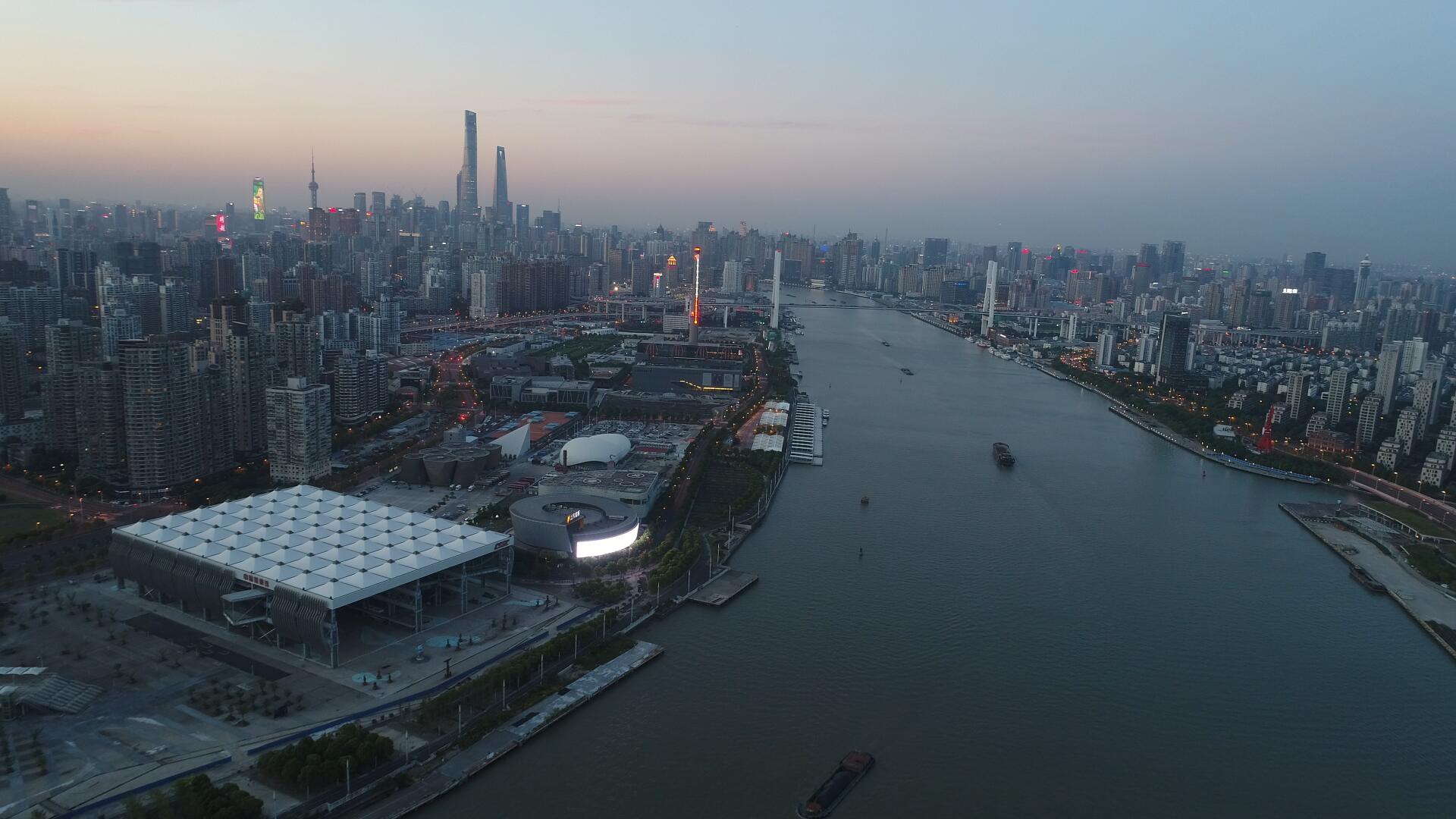 4K航拍上海黄浦江儿童文化中心视频的预览图