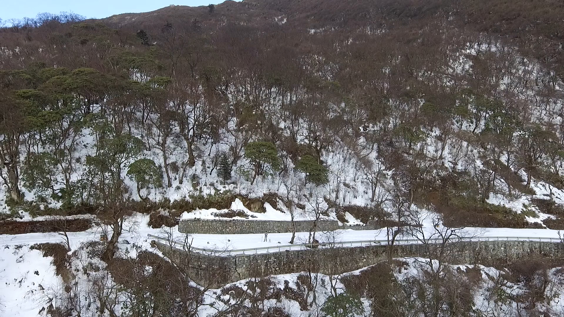 4K四川千佛山雪山山林航拍雪山视频的预览图