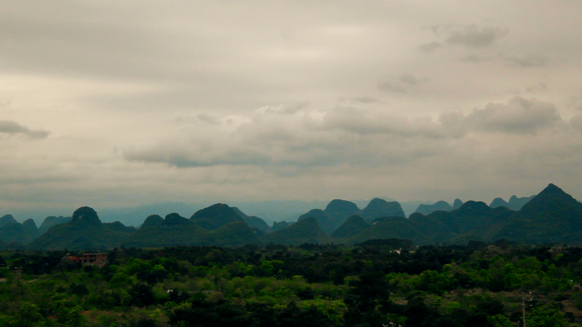 1080P桂林山峰风景实拍视频视频的预览图
