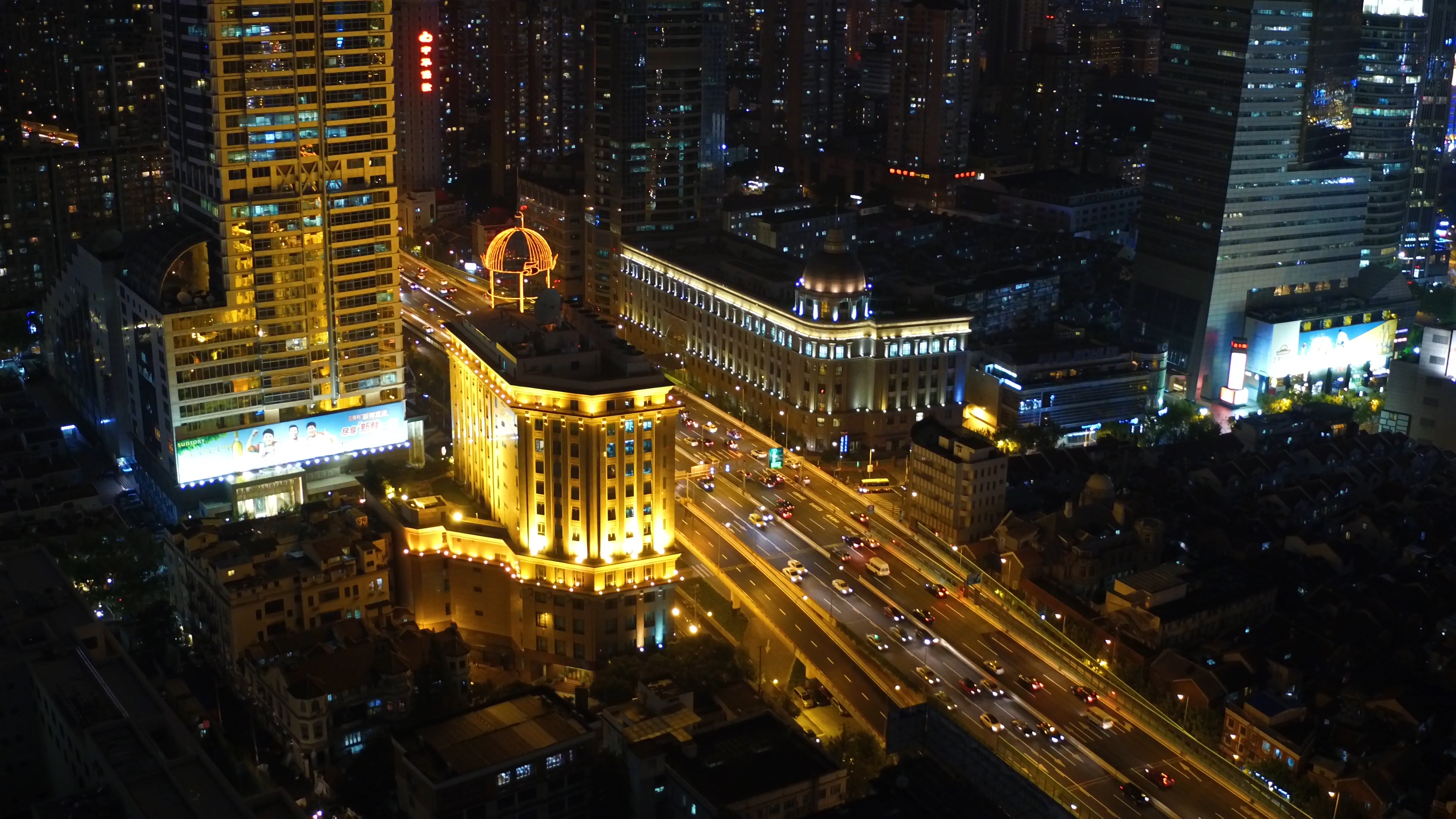4K上海城市高架车流航拍视频的预览图