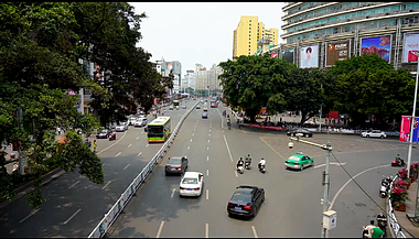 1080P城市马路车来车往延摄影视频的预览图