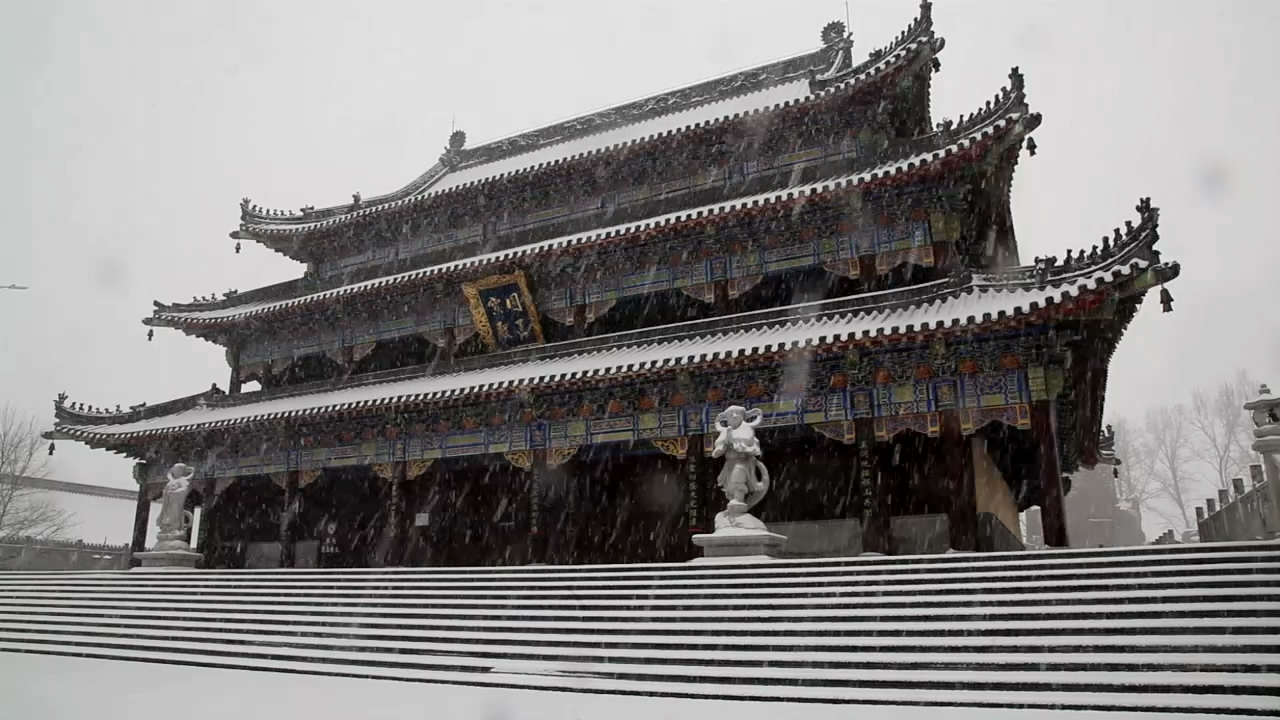 1080P大雪中的寺庙大殿视频的预览图