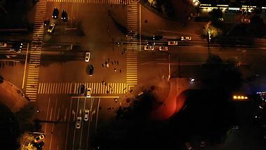 1080P航拍城市道路夜景视频的预览图