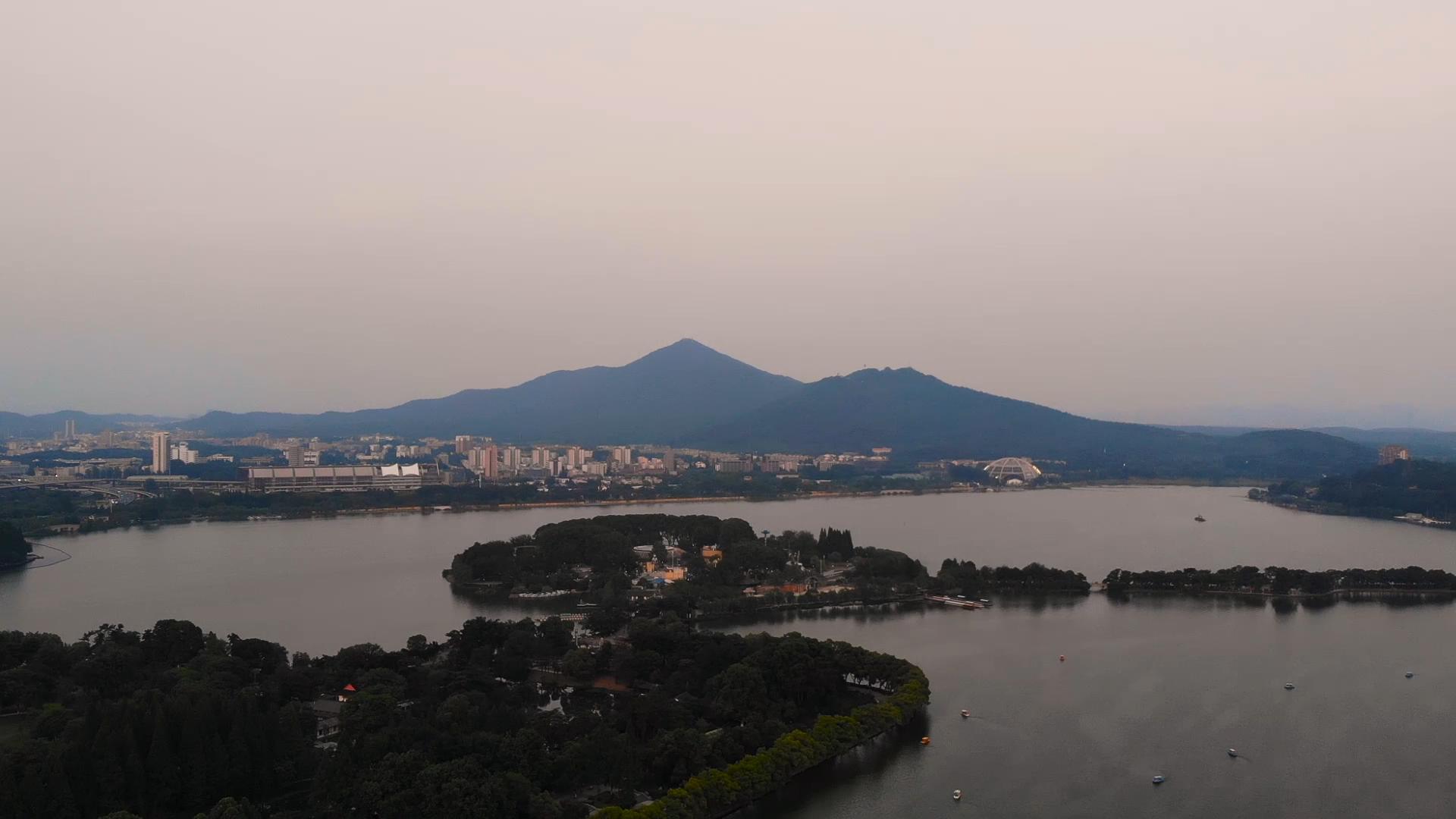 1080P航拍南京玄武湖紫金山视频的预览图