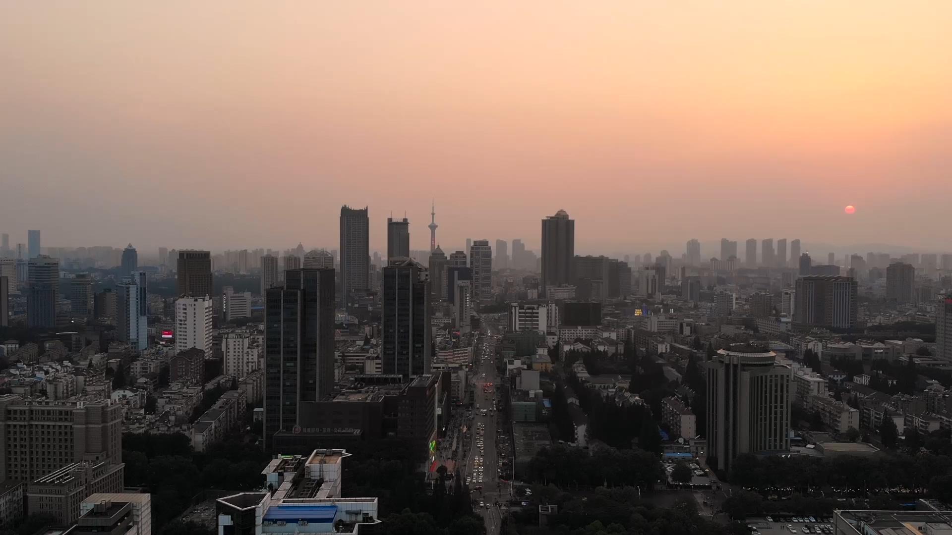1080P航拍南京街道落日视频的预览图