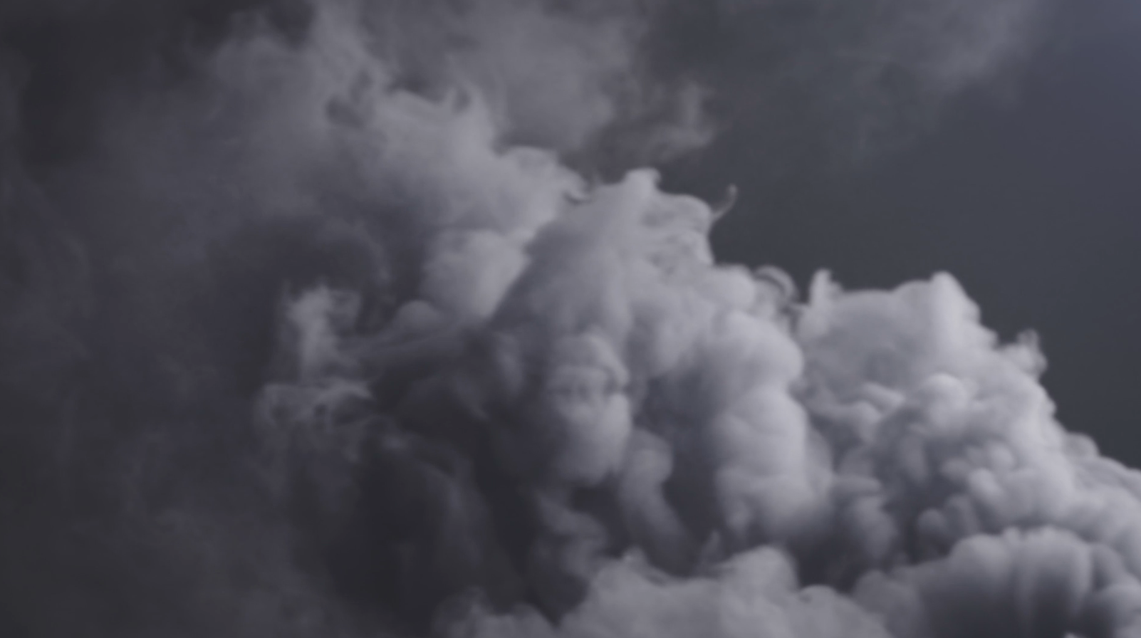 乌云翻滚效果云彩云层特效视频的预览图