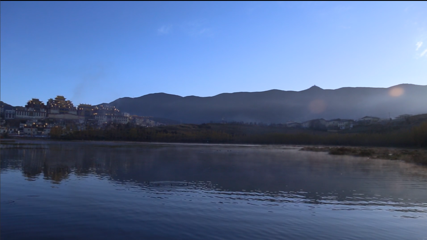 1080P清晨湖面视频素材视频的预览图