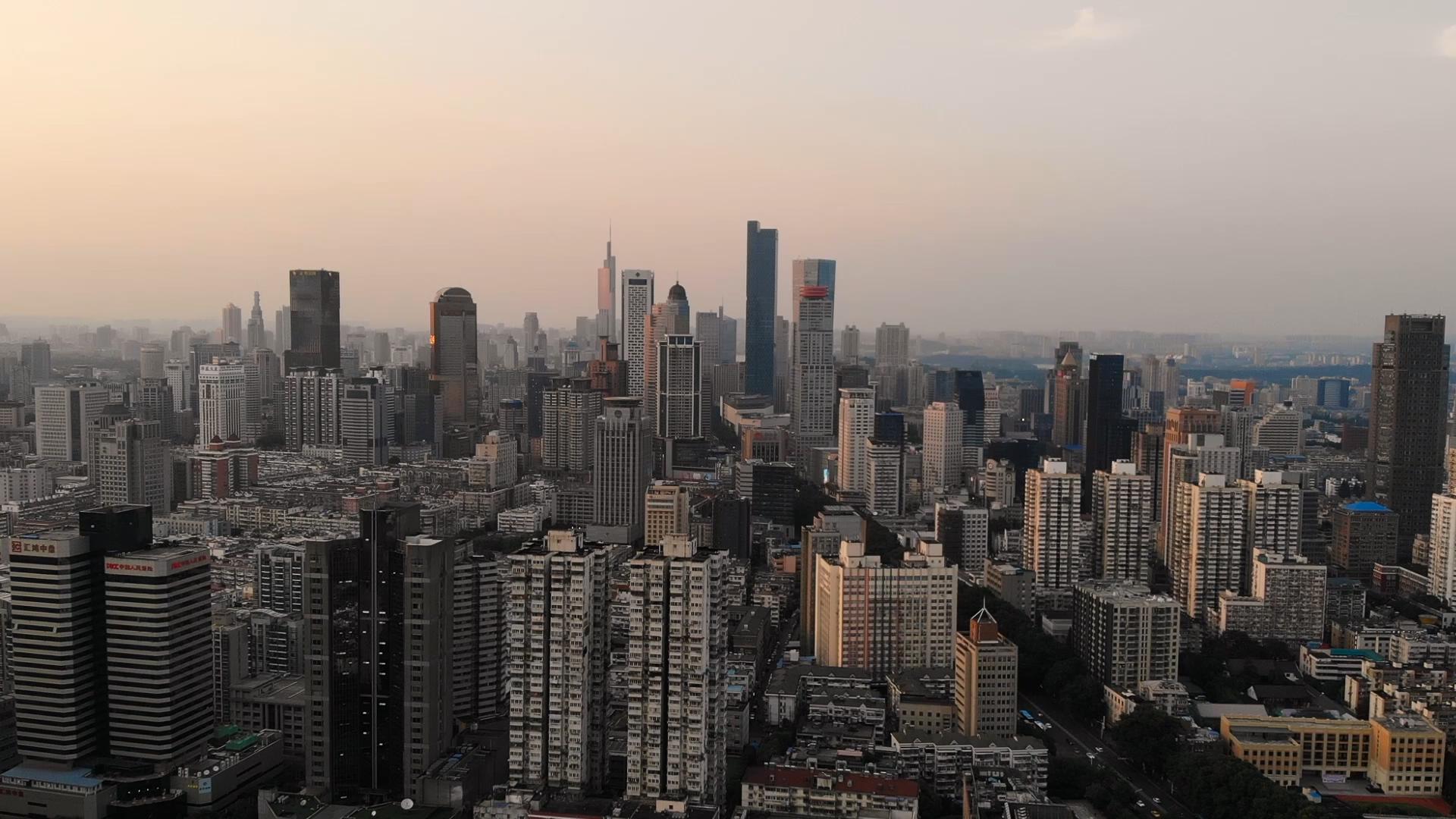 1080P航拍南京新街口傍晚高楼视频的预览图