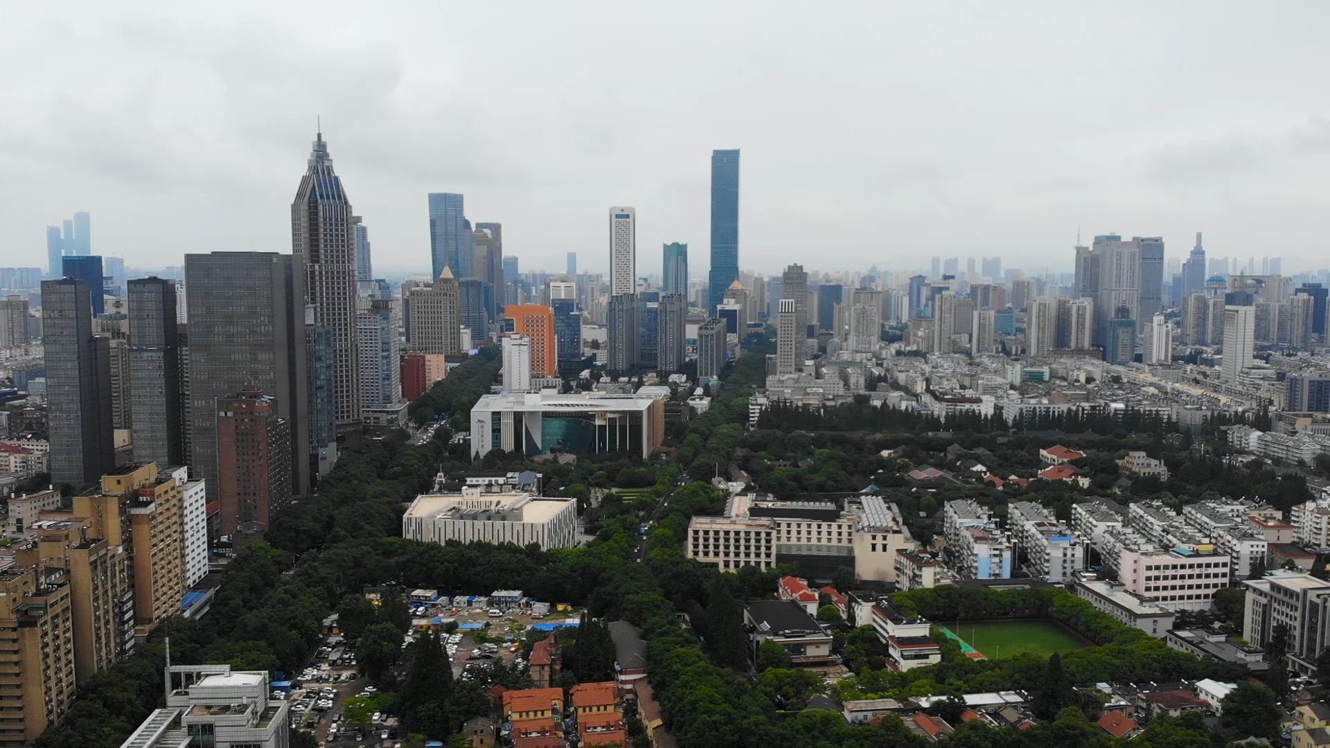 1080P航拍南京新街口高楼绿树视频的预览图