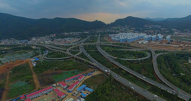 4k航拍云南昆明大型立交桥视频的预览图