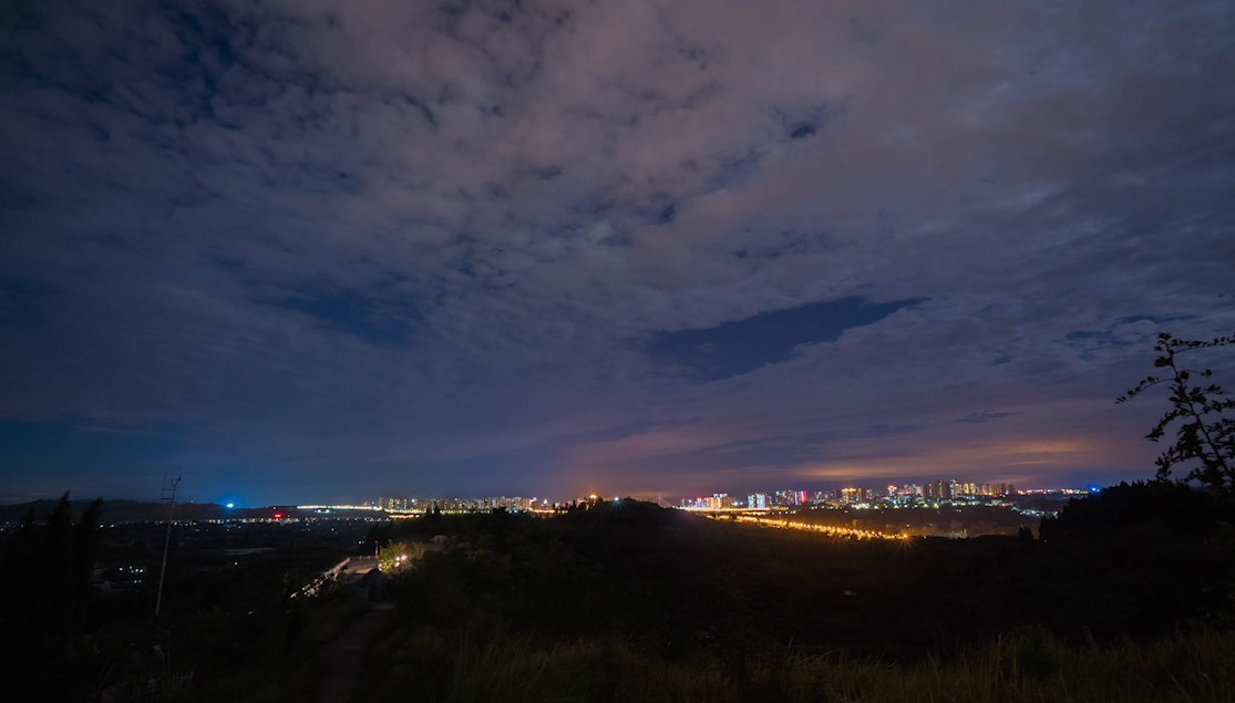 1080P大气山中城市夜景延时摄影视频的预览图