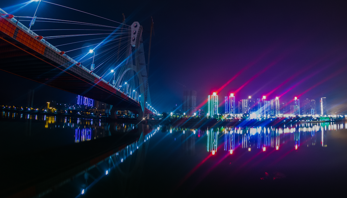1080P大气江边光晕桥梁夜景延时视频的预览图