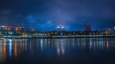 1080P大气江边城市双子楼夜景延时视频的预览图