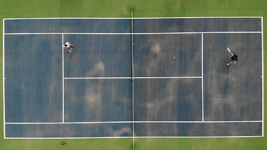 4K航拍运动网球场视频的预览图
