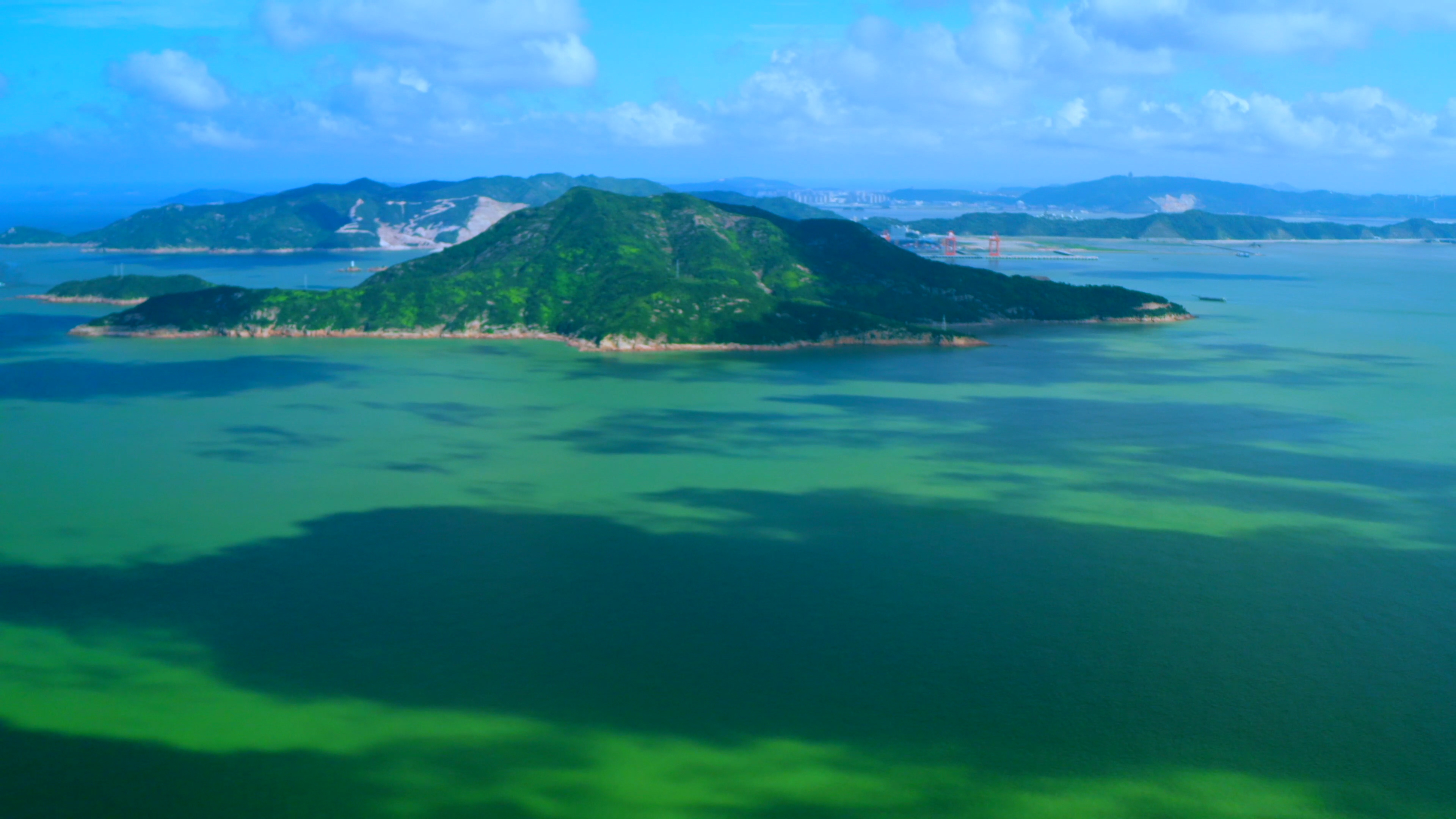 4K超清航拍海岛风景视频视频的预览图