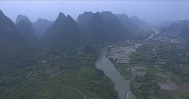 4k航拍桂林山水俯拍视频的预览图