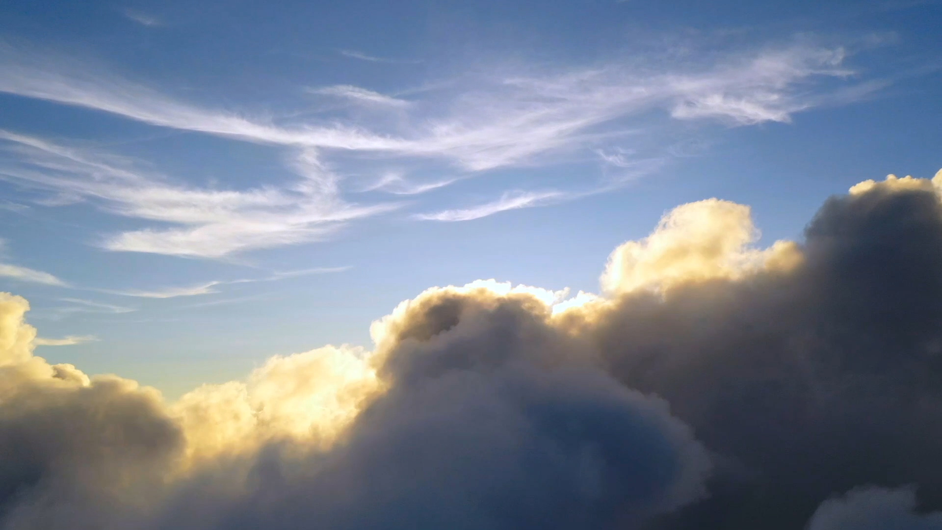 1080P航拍云层之上延时视频的预览图