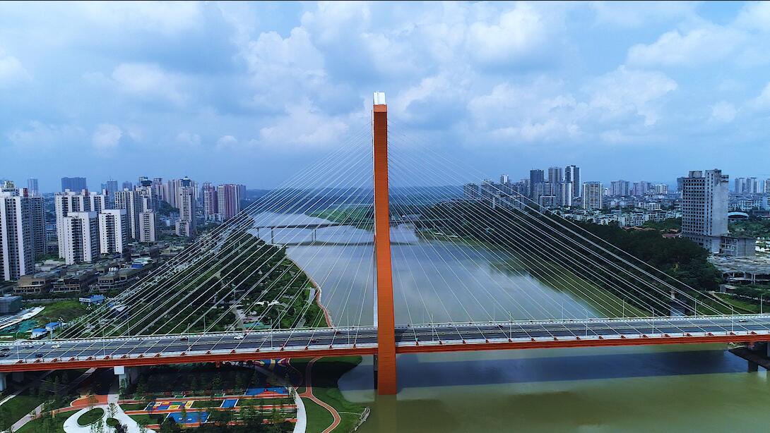 航拍长江大桥车流晴天视频的预览图