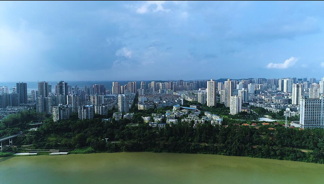 1080P航拍大气江边城市高楼视频的预览图
