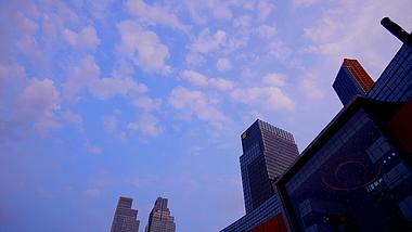 1080P城市商务蓝天白云延时视频的预览图