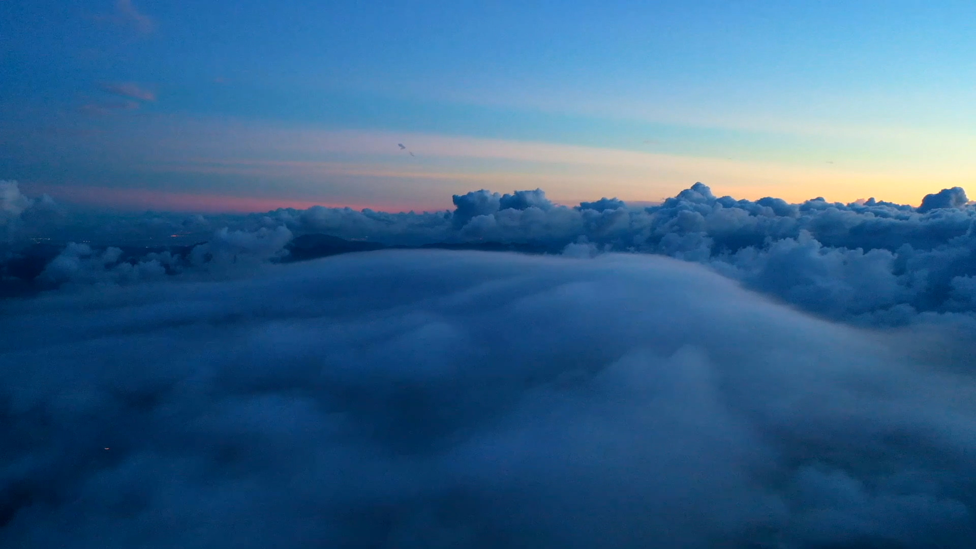 1080P航拍云层延时视频的预览图