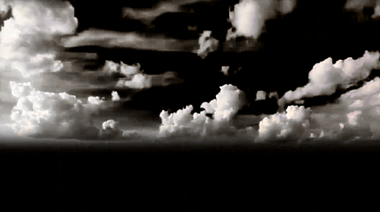 天空中云层飞出震撼大气免抠白云层免抠应用视频的预览图
