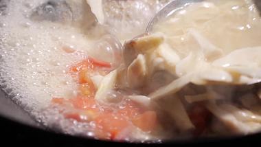 1080P舌尖上的美味鲜鱼汤视频的预览图