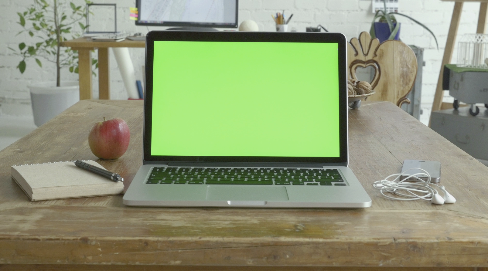 绿布后期抠像笔记本实拍电脑办公商务视频的预览图