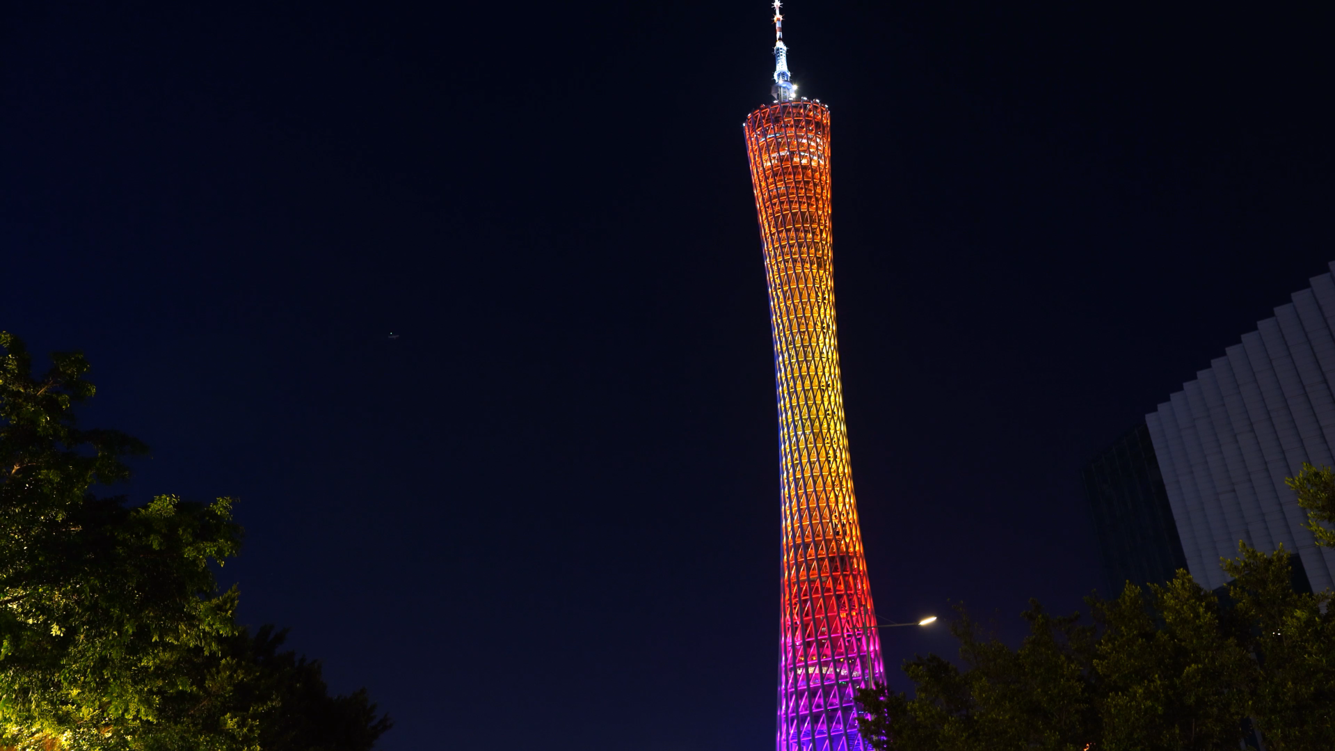 4K超清画质广州塔夜景视频的预览图
