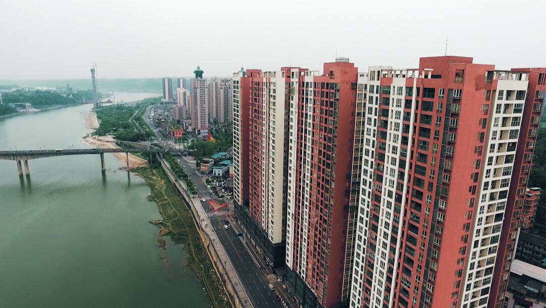 高清航拍城市江桥城市大景视频的预览图