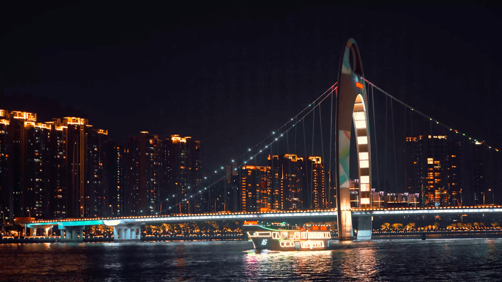 4K超清画质猎德大桥江面夜景视频的预览图
